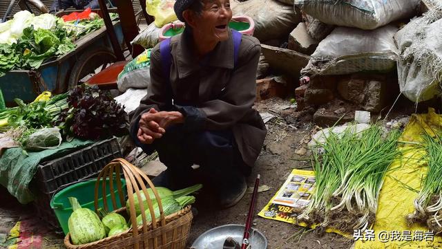 此刻在乡村市集还能瞥见花假钱的人吗？